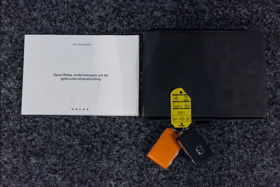 Volvo V60 T8 Aut. Plug-In Hybrid Inscription Leder Panoramadak Trekhaak 390pk