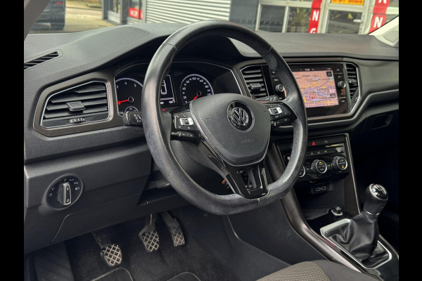 Volkswagen T-Roc 1.0 TSI Style - Navigatie I Airco I PDC- Achteruitrij camera I Sport velgen I APK 10-2027Dealer onderhouden