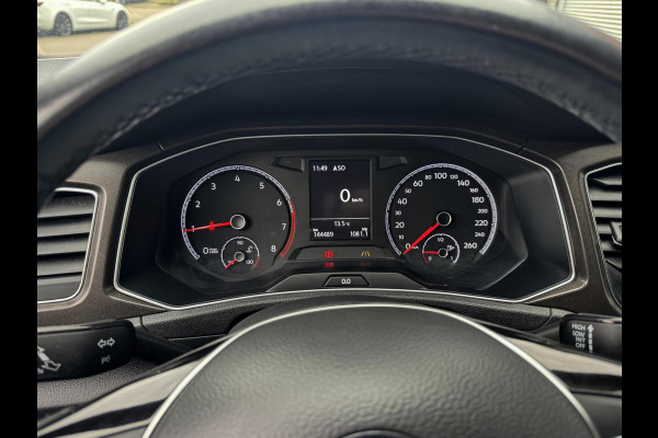 Volkswagen T-Roc 1.0 TSI Style - Navigatie I Airco I PDC- Achteruitrij camera I Sport velgen I APK 10-2027Dealer onderhouden