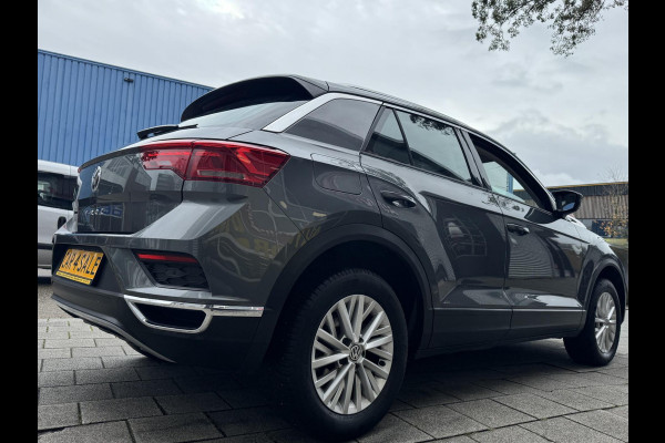 Volkswagen T-Roc 1.0 TSI Style - Navigatie I Airco I PDC- Achteruitrij camera I Sport velgen I APK 10-2027Dealer onderhouden