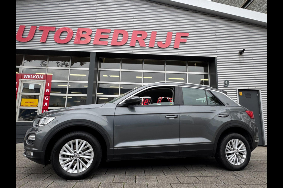 Volkswagen T-Roc 1.0 TSI Style - Navigatie I Airco I PDC- Achteruitrij camera I Sport velgen I APK 10-2027Dealer onderhouden