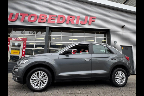 Volkswagen T-Roc 1.0 TSI Style - Navigatie I Airco I PDC- Achteruitrij camera I Sport velgen I APK 10-2027Dealer onderhouden