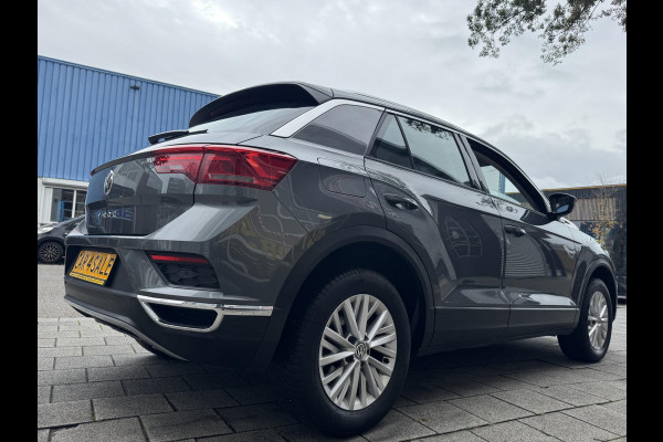 Volkswagen T-Roc 1.0 TSI Style - Navigatie I Airco I PDC- Achteruitrij camera I Sport velgen I APK 10-2027Dealer onderhouden