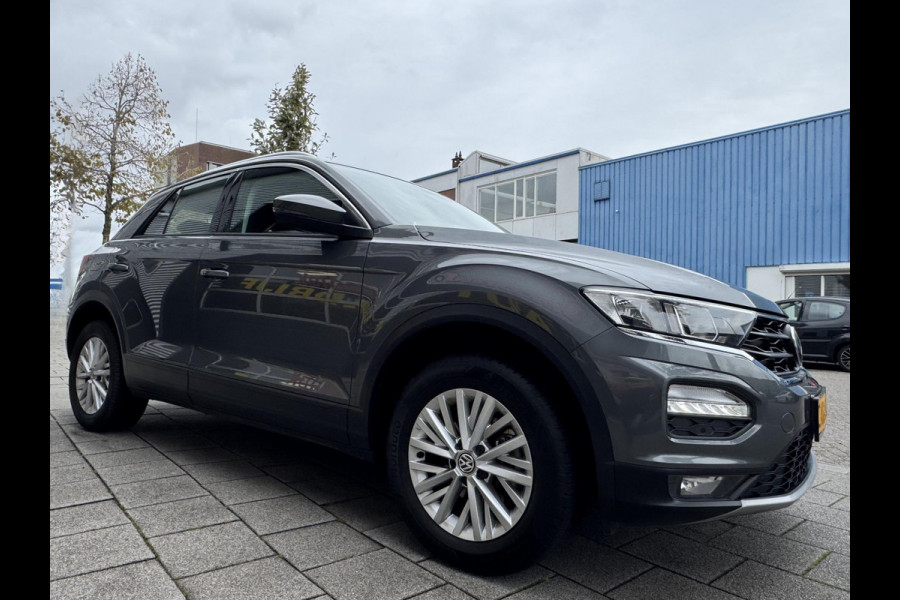Volkswagen T-Roc 1.0 TSI Style - Navigatie I Airco I PDC- Achteruitrij camera I Sport velgen I APK 10-2027Dealer onderhouden