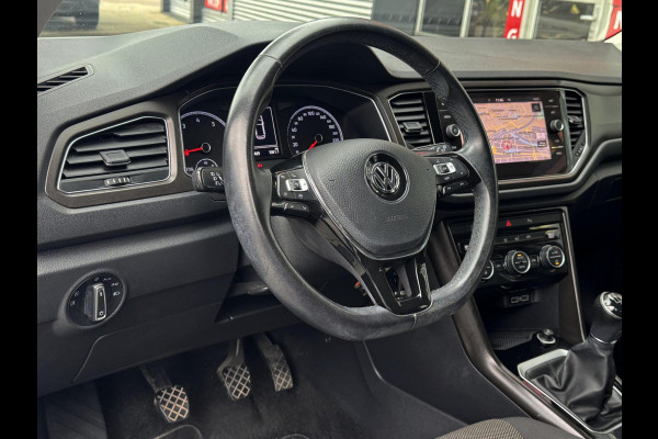 Volkswagen T-Roc 1.0 TSI Style - Navigatie I Airco I PDC- Achteruitrij camera I Sport velgen I APK 10-2027Dealer onderhouden