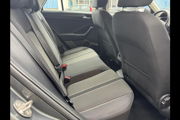 Volkswagen T-Roc 1.0 TSI Style - Navigatie I Airco I PDC- Achteruitrij camera I Sport velgen I APK 10-2027Dealer onderhouden