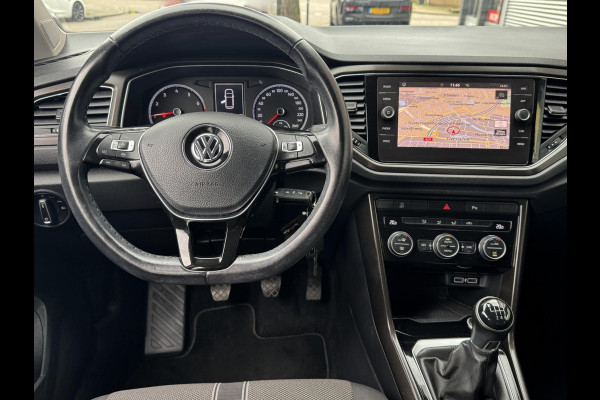 Volkswagen T-Roc 1.0 TSI Style - Navigatie I Airco I PDC- Achteruitrij camera I Sport velgen I APK 10-2027Dealer onderhouden