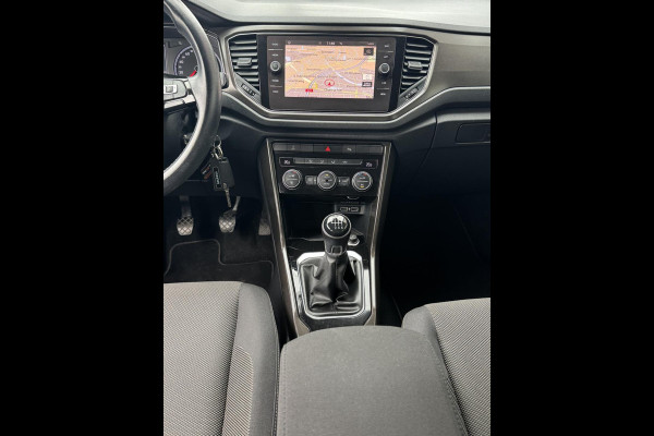 Volkswagen T-Roc 1.0 TSI Style - Navigatie I Airco I PDC- Achteruitrij camera I Sport velgen I APK 10-2027Dealer onderhouden