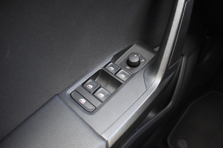 Seat Ibiza 1.0 EcoTSI Style Business Connect Parkeersensoren / Apple- android Carplay / Seat Ibiza 1.0 EcoTSI Style Business Connect Parkeersensoren / Apple- android Carplay /