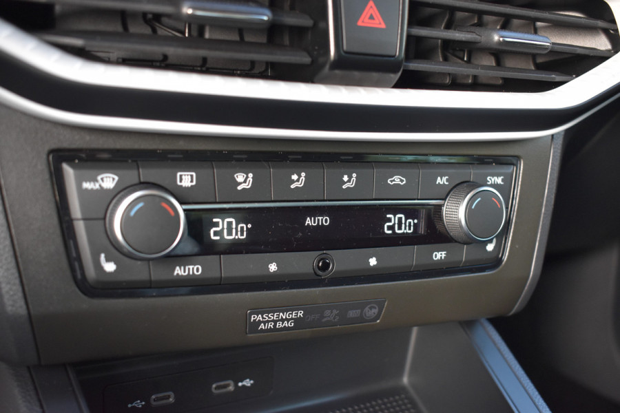 Seat Ibiza 1.0 EcoTSI Style Business Connect Parkeersensoren / Apple- android Carplay / Seat Ibiza 1.0 EcoTSI Style Business Connect Parkeersensoren / Apple- android Carplay /