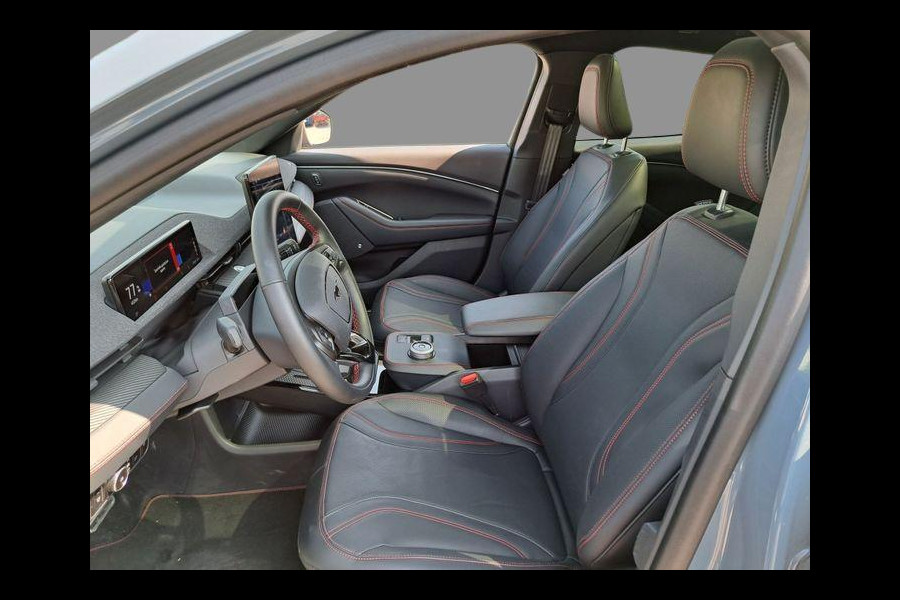 Ford Mustang Mach-E Extended Premium AWD 98 kWh 370pk | Panoramadak | Technology Pack + | 1.500kg Trekgewicht