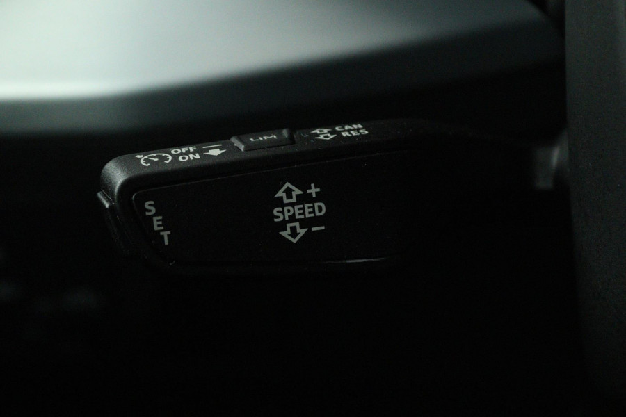 Audi Q2 35 TFSI S Edition (PANORAMADAK, DIGITALE COCKPIT, STOELVERWARMING, ACHTERUITRIJCAMERA, PARKEERSENSOREN, AUTOMAAT) Audi Q2 35 TFSI S Edition (PANORAMADAK, DIGITALE COCKPIT, STOELVERWARMING, ACHTERUITRIJCAMERA, PARKEERSENSOREN, AUTOMAAT)