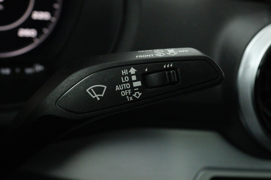 Audi Q2 35 TFSI S Edition (PANORAMADAK, DIGITALE COCKPIT, STOELVERWARMING, ACHTERUITRIJCAMERA, PARKEERSENSOREN, AUTOMAAT) Audi Q2 35 TFSI S Edition (PANORAMADAK, DIGITALE COCKPIT, STOELVERWARMING, ACHTERUITRIJCAMERA, PARKEERSENSOREN, AUTOMAAT)