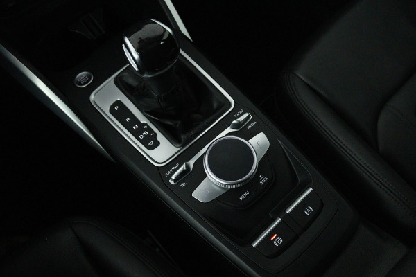 Audi Q2 35 TFSI S Edition (PANORAMADAK, DIGITALE COCKPIT, STOELVERWARMING, ACHTERUITRIJCAMERA, PARKEERSENSOREN, AUTOMAAT) Audi Q2 35 TFSI S Edition (PANORAMADAK, DIGITALE COCKPIT, STOELVERWARMING, ACHTERUITRIJCAMERA, PARKEERSENSOREN, AUTOMAAT)