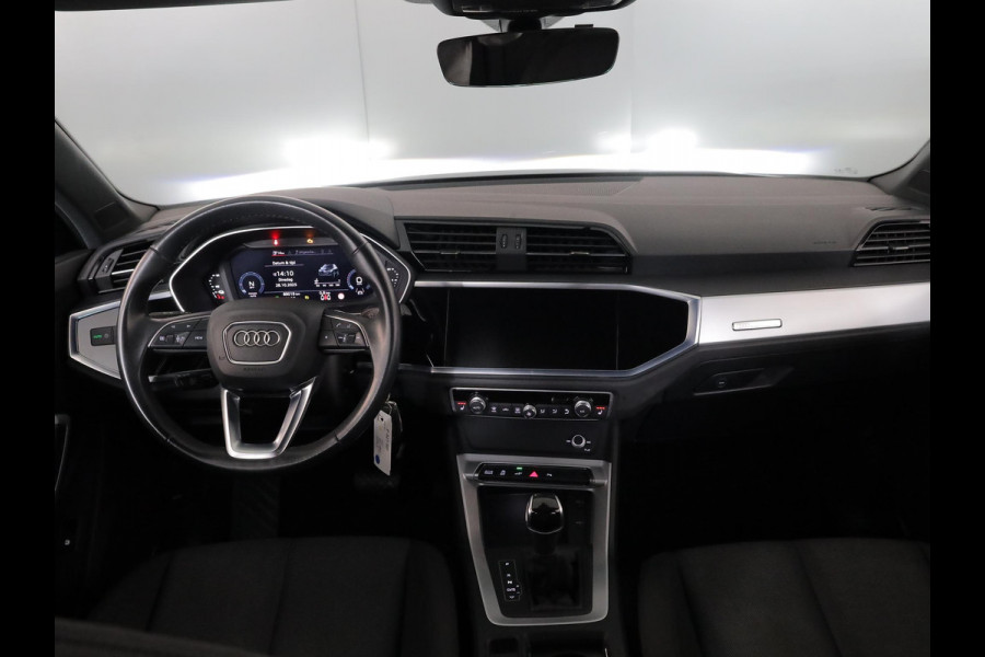 Audi Q3 45 TFSI e Business Edition 245 pk S-tronic | Navigatie | Parkeersensoren | Adaptieve cruise control | Stoelverwarming |