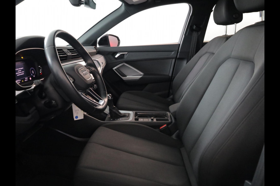 Audi Q3 45 TFSI e Business Edition 245 pk S-tronic | Navigatie | Parkeersensoren | Adaptieve cruise control | Stoelverwarming |