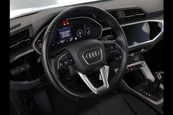 Audi Q3 45 TFSI e Business Edition 245 pk S-tronic | Navigatie | Parkeersensoren | Adaptieve cruise control | Stoelverwarming |