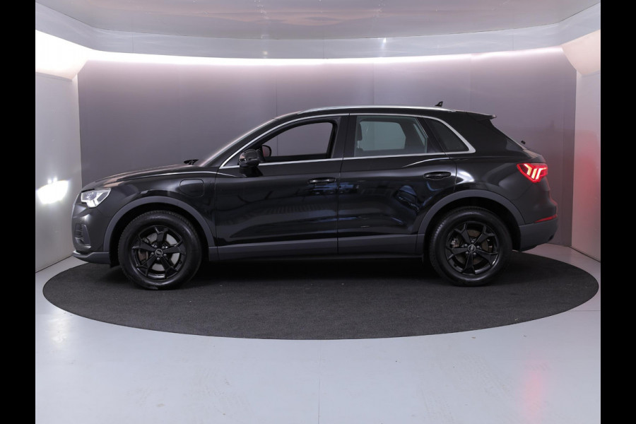 Audi Q3 45 TFSI e Business Edition 245 pk S-tronic | Navigatie | Parkeersensoren | Adaptieve cruise control | Stoelverwarming |