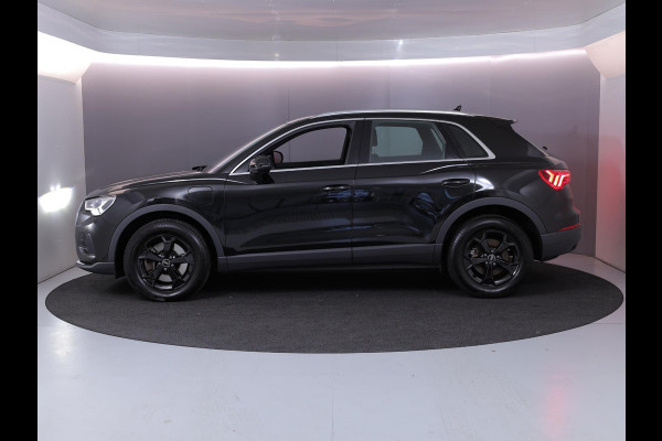 Audi Q3 45 TFSI e Business Edition 245 pk S-tronic | Navigatie | Parkeersensoren | Adaptieve cruise control | Stoelverwarming |