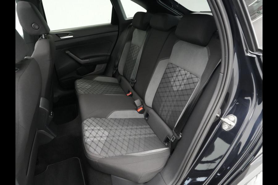 Volkswagen Taigo 1.0 TSI 110pk DSG R-Line Panorama Navi via App Pdc Acc Lane Assist Volkswagen Taigo 1.0 TSI 110pk DSG R-Line Panorama Navi via App Pdc Acc Lane Assist
