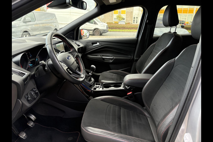 Ford Kuga 1.5 EcoBoost ST Line 150pk | Trekhaak | 2.000kg Trekgewicht | Winterpack Ford Kuga 1.5 EcoBoost ST Line 150pk | Trekhaak | 2.000kg Trekgewicht | Winterpack