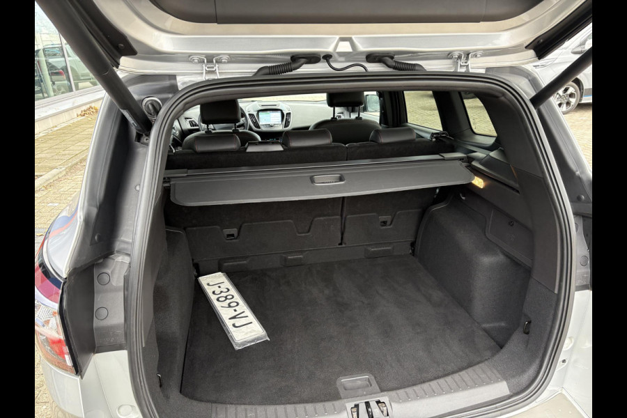 Ford Kuga 1.5 EcoBoost ST Line 150pk | Trekhaak | 2.000kg Trekgewicht | Winterpack Ford Kuga 1.5 EcoBoost ST Line 150pk | Trekhaak | 2.000kg Trekgewicht | Winterpack