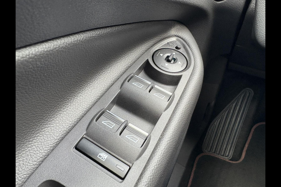 Ford Kuga 1.5 EcoBoost ST Line 150pk | Trekhaak | 2.000kg Trekgewicht | Winterpack Ford Kuga 1.5 EcoBoost ST Line 150pk | Trekhaak | 2.000kg Trekgewicht | Winterpack