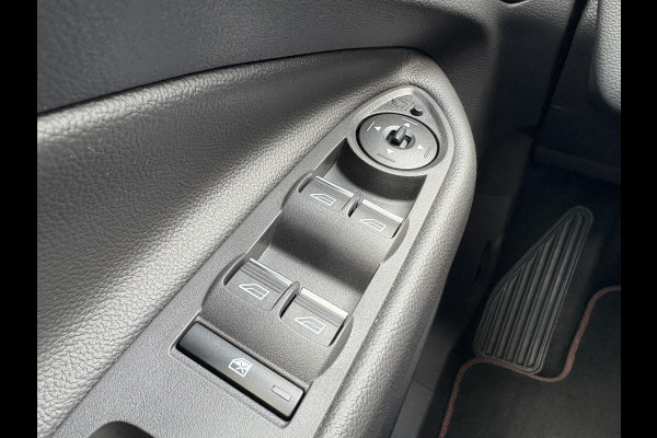 Ford Kuga 1.5 EcoBoost ST Line 150pk | Trekhaak | 2.000kg Trekgewicht | Winterpack Ford Kuga 1.5 EcoBoost ST Line 150pk | Trekhaak | 2.000kg Trekgewicht | Winterpack