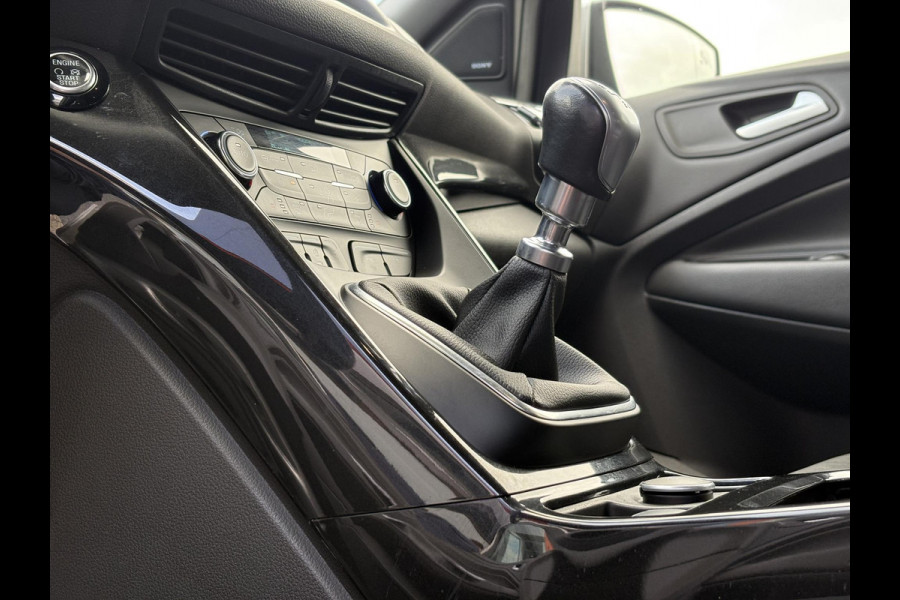 Ford Kuga 1.5 EcoBoost ST Line 150pk | Trekhaak | 2.000kg Trekgewicht | Winterpack Ford Kuga 1.5 EcoBoost ST Line 150pk | Trekhaak | 2.000kg Trekgewicht | Winterpack