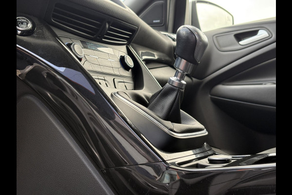 Ford Kuga 1.5 EcoBoost ST Line 150pk | Trekhaak | 2.000kg Trekgewicht | Winterpack Ford Kuga 1.5 EcoBoost ST Line 150pk | Trekhaak | 2.000kg Trekgewicht | Winterpack