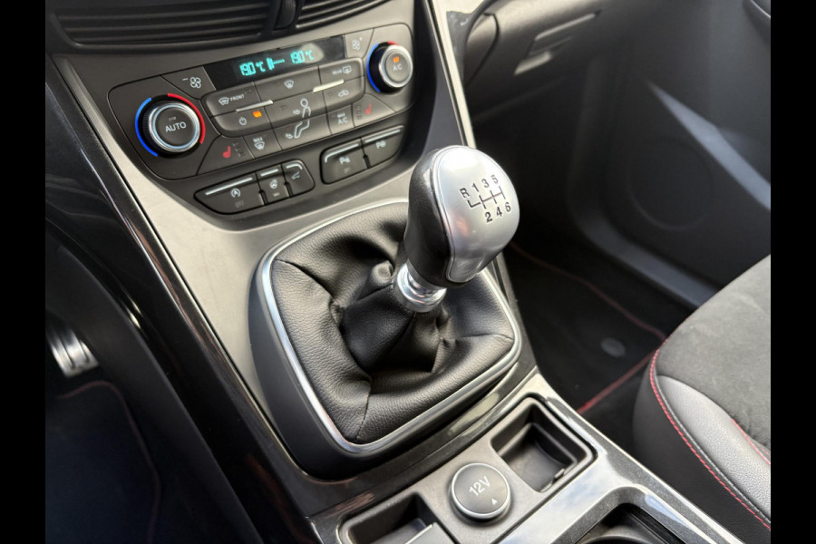 Ford Kuga 1.5 EcoBoost ST Line 150pk | Trekhaak | 2.000kg Trekgewicht | Winterpack Ford Kuga 1.5 EcoBoost ST Line 150pk | Trekhaak | 2.000kg Trekgewicht | Winterpack