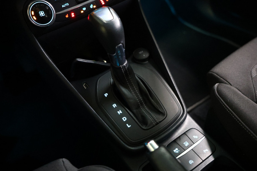 Ford Fiesta 1.0 EcoBoost Hybrid Titanium AUT CARPLAY DAB STUURVW '22 Ford Fiesta 1.0 EcoBoost Hybrid Titanium AUT CARPLAY DAB STUURVW '22