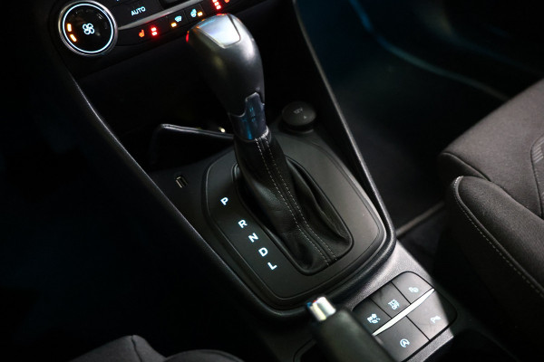 Ford Fiesta 1.0 EcoBoost Hybrid Titanium AUT CARPLAY DAB STUURVW '22 Ford Fiesta 1.0 EcoBoost Hybrid Titanium AUT CARPLAY DAB STUURVW '22