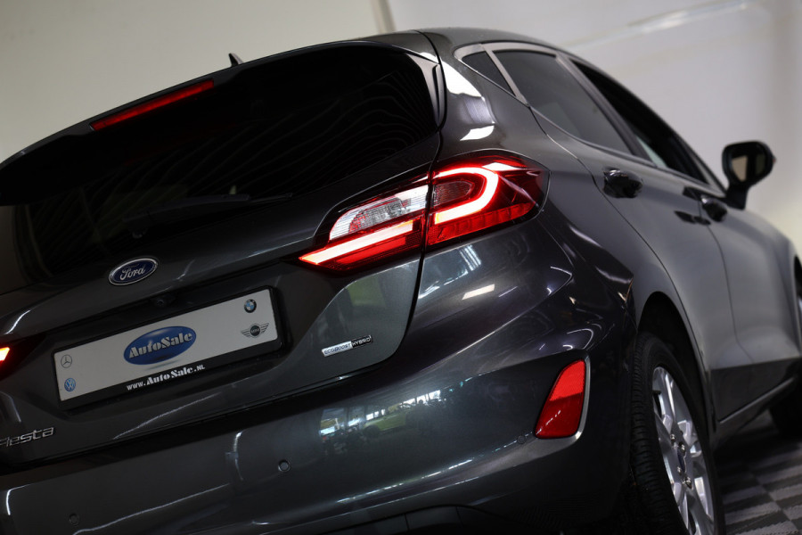 Ford Fiesta 1.0 EcoBoost Hybrid Titanium AUT CARPLAY DAB STUURVW '22 Ford Fiesta 1.0 EcoBoost Hybrid Titanium AUT CARPLAY DAB STUURVW '22