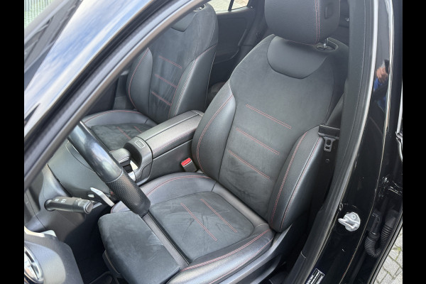 Mercedes-Benz Glb 180 Business Solution AMG | Panoramadak | Multibeam | Memorystoelen