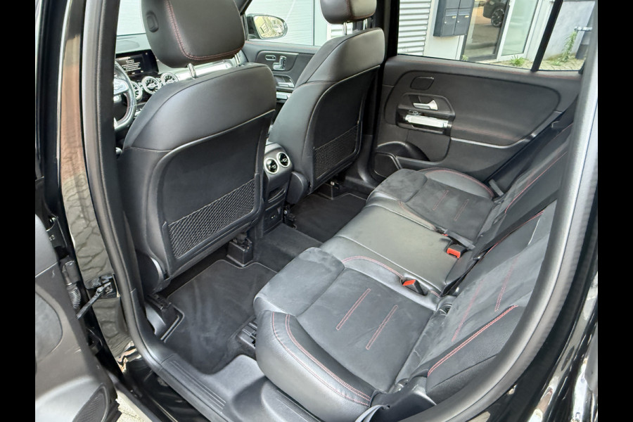 Mercedes-Benz Glb 180 Business Solution AMG | Panoramadak | Multibeam | Memorystoelen