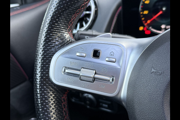 Mercedes-Benz Glb 180 Business Solution AMG | Panoramadak | Multibeam | Memorystoelen