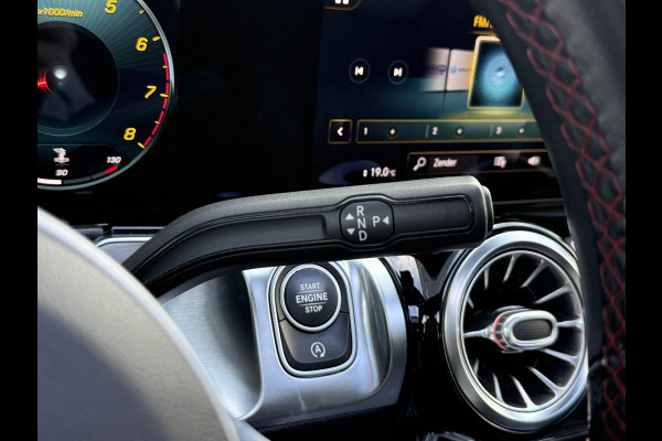 Mercedes-Benz Glb 180 Business Solution AMG | Panoramadak | Multibeam | Memorystoelen