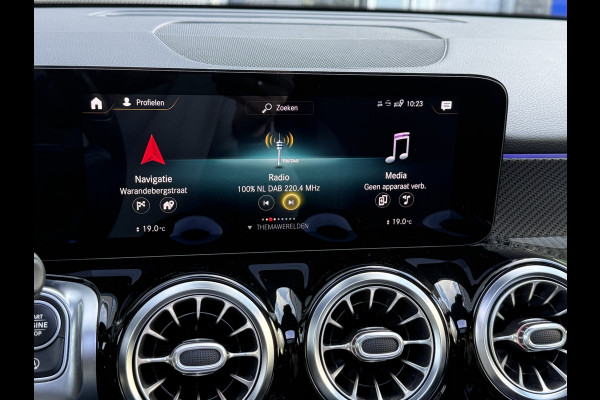 Mercedes-Benz Glb 180 Business Solution AMG | Panoramadak | Multibeam | Memorystoelen