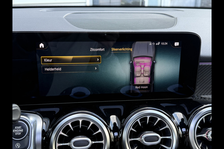 Mercedes-Benz Glb 180 Business Solution AMG | Panoramadak | Multibeam | Memorystoelen