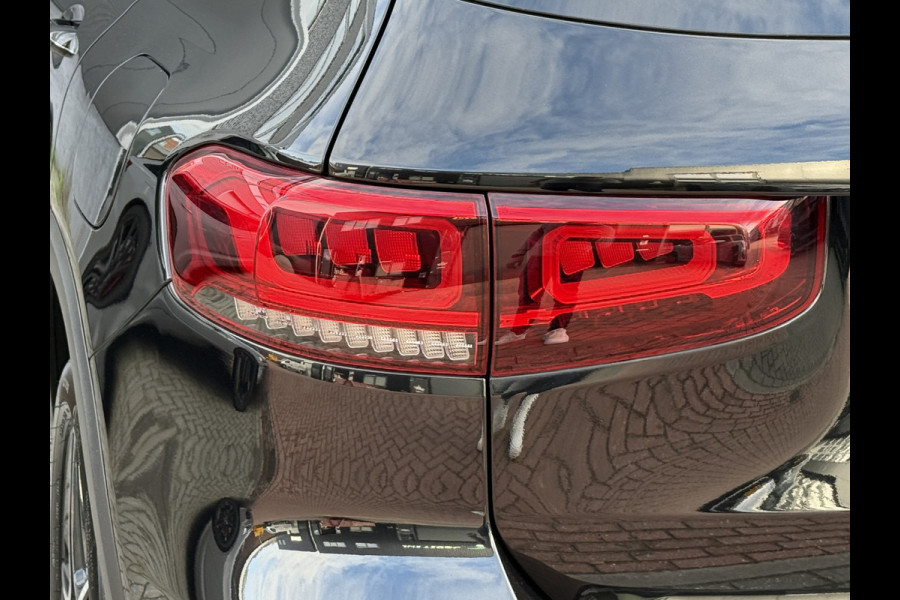 Mercedes-Benz Glb 180 Business Solution AMG | Panoramadak | Multibeam | Memorystoelen