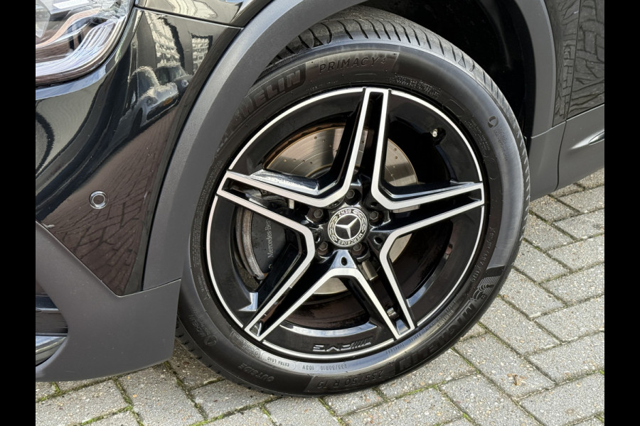 Mercedes-Benz Glb 180 Business Solution AMG | Panoramadak | Multibeam | Memorystoelen