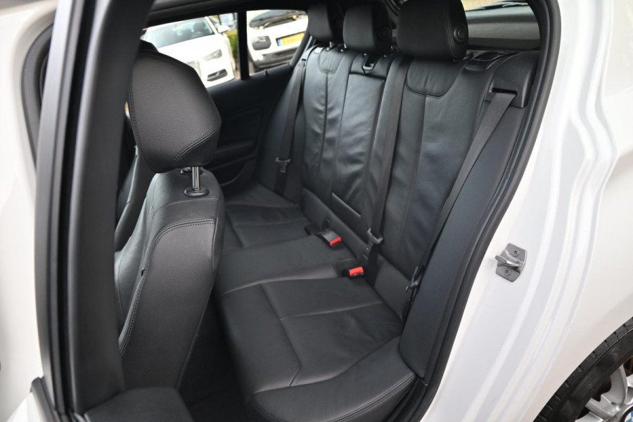 BMW 1-serie 118i Edition Shadow 136 PK Keyless Leder Stoelverwarming 17''