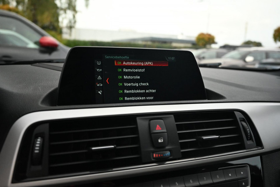 BMW 1-serie 118i Edition Shadow 136 PK Keyless Leder Stoelverwarming 17''