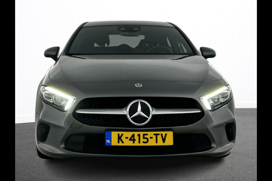 Mercedes-Benz A-Klasse 160 Business Solution Luxury Navigatie Apple Carplay/Android Auto Camera Parkeersensoren Cruise Control Stoelverwarming Virtual Cockpit Lichtmetalen velgen Climate Control