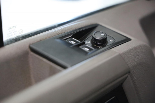 Volkswagen Crafter HIGHLINE L3/H3 140PK NAP AIRCO TREKHAAK NAVI CARPLAY CAMERA TOPBUS LEASE v/a €99.pm INRUILMOG