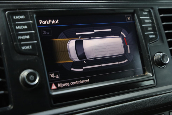 Volkswagen Crafter HIGHLINE L3/H3 140PK NAP AIRCO TREKHAAK NAVI CARPLAY CAMERA TOPBUS LEASE v/a €99.pm INRUILMOG