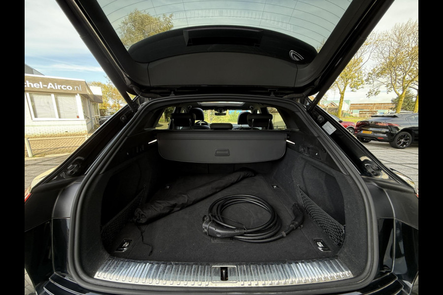 Audi e-tron 55 quattro S edition 95 kWh | Panorama | Trekhaak | 21 Inch |