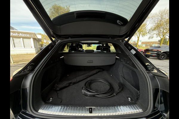 Audi e-tron 55 quattro S edition 95 kWh | Panorama | Trekhaak | 21 Inch |