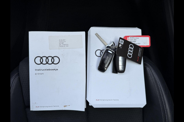 Audi e-tron 55 quattro S edition 95 kWh | Panorama | Trekhaak | 21 Inch |